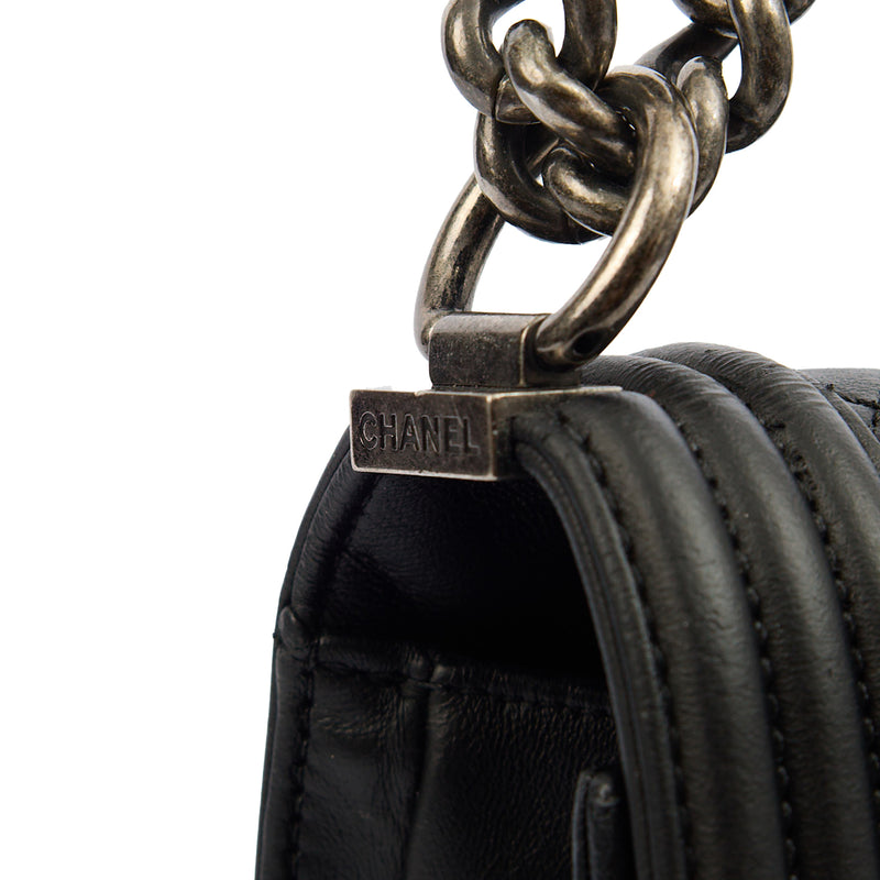 Picture of Chanel Shoulder Bag Boy - New Medium in Black, invalid