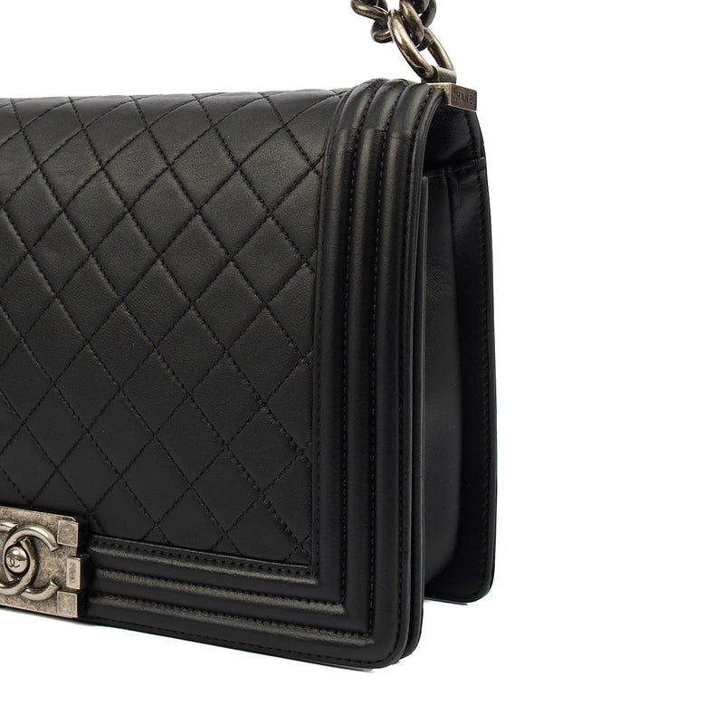 Picture of Chanel Shoulder Bag Boy - New Medium in Black, invalid