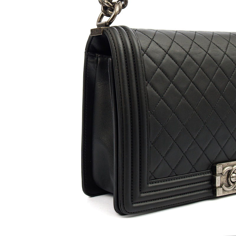 Picture of Chanel Shoulder Bag Boy - New Medium in Black, invalid