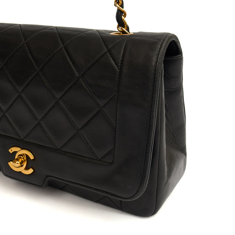 Picture of Chanel Shoulder Bag Diana - Medium in Black, Lambskin Leather