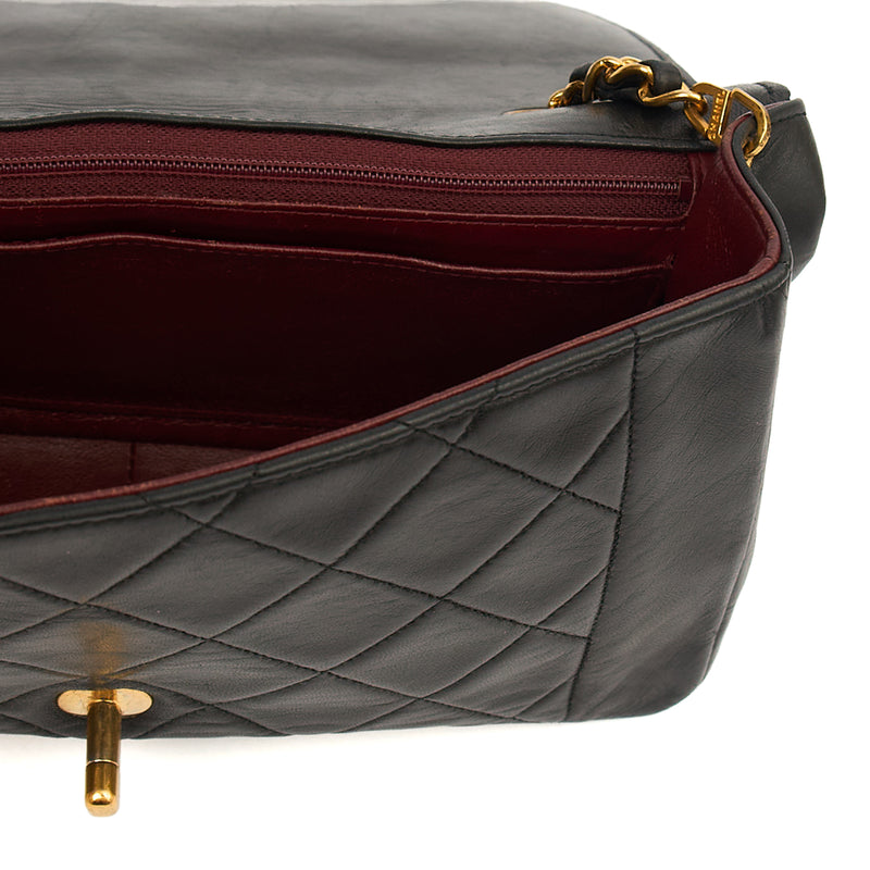 Picture of Chanel Shoulder Bag Diana - Medium in Black, Lambskin Leather