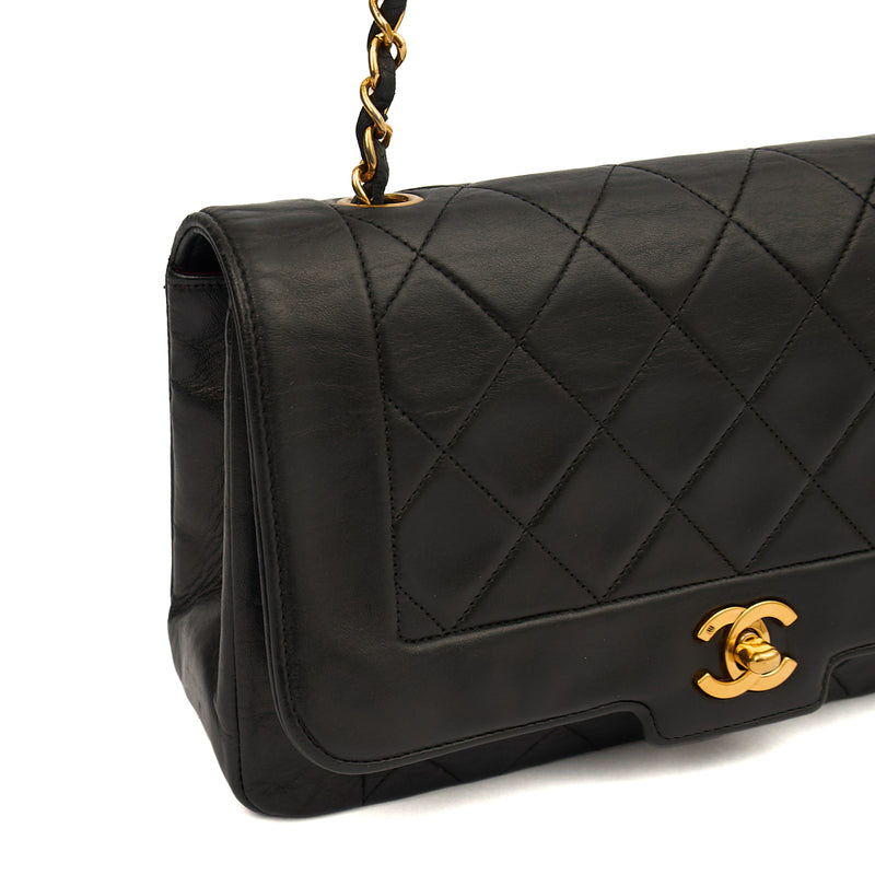 Picture of Chanel Shoulder Bag Diana - Medium in Black, Lambskin Leather