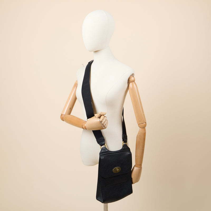 Picture of Mulberry Cross Body Antony in Black, Leather