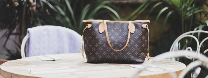 buy Louis Vuitton from the handbag clinic