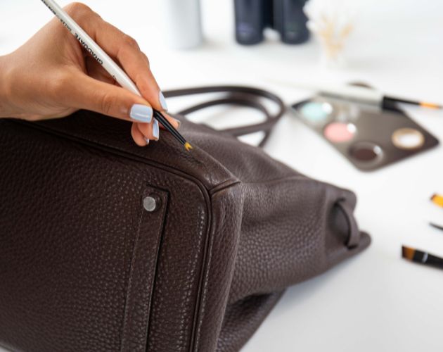 How To Remove Scratches from A Leather Bag 